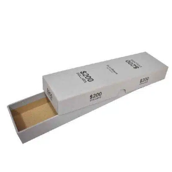 Close-up of the reinforced cardboard edges and removable lid-21043